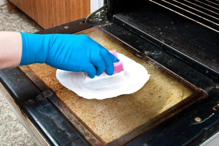 Cleaning kitchen oven