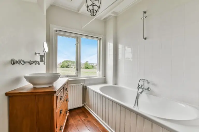 Bond Cleaning Joondalup 2 Bathroom with a bathtub