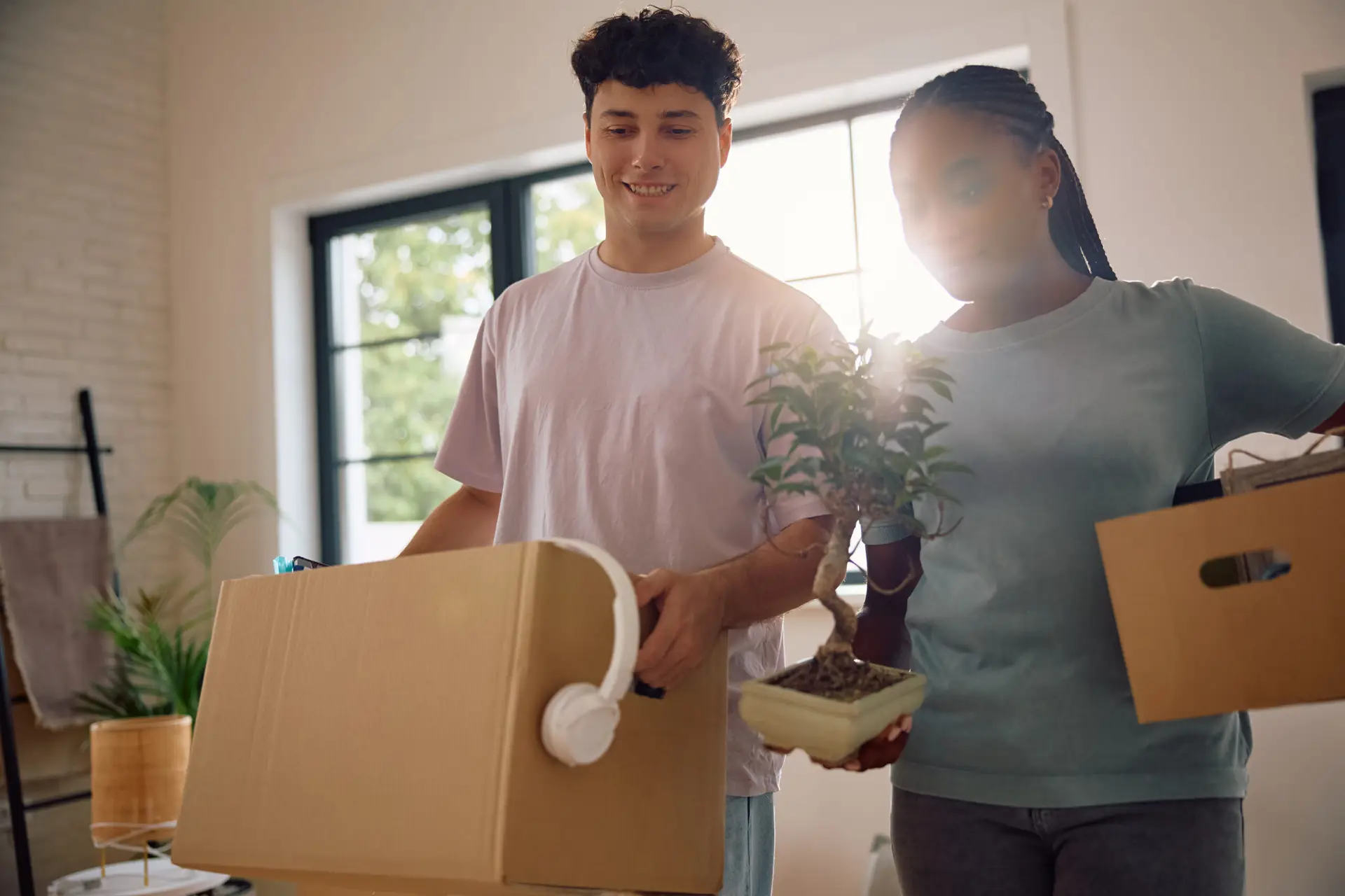 Bond Cleaning Warwick 1 Couple moving boxes with woman holding a plant pot while preparing for vacate cleaning services in Perth